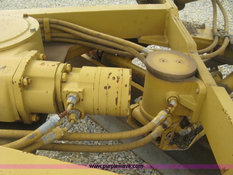 image for item J2824 1989 Caterpillar 120G motor grader