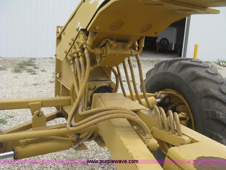 image for item J2824 1989 Caterpillar 120G motor grader