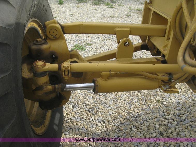 image for item J2824 1989 Caterpillar 120G motor grader