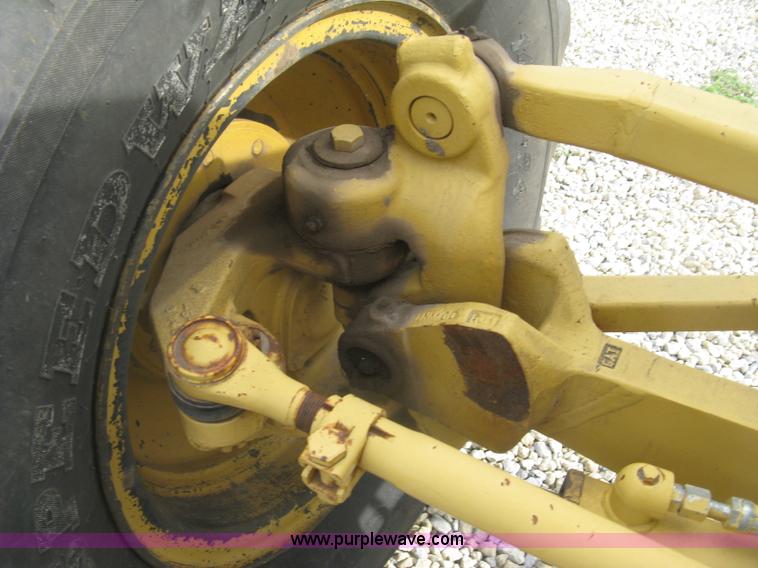 image for item J2824 1989 Caterpillar 120G motor grader