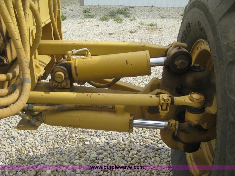 image for item J2824 1989 Caterpillar 120G motor grader