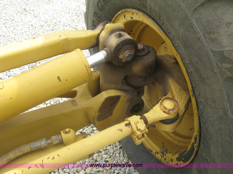image for item J2824 1989 Caterpillar 120G motor grader