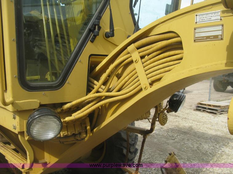 image for item J2824 1989 Caterpillar 120G motor grader