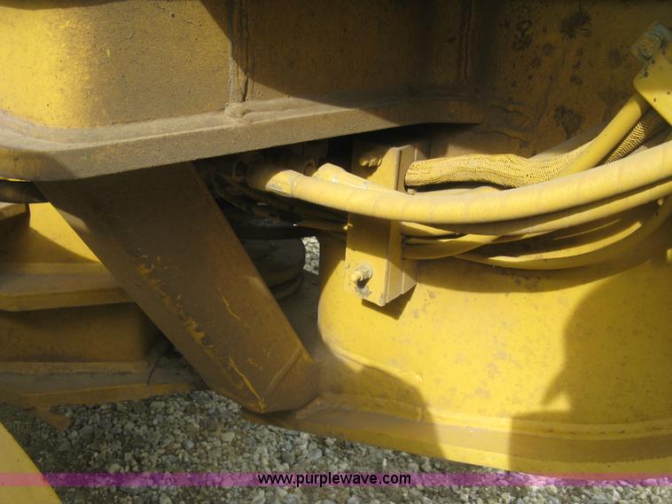 image for item J2824 1989 Caterpillar 120G motor grader