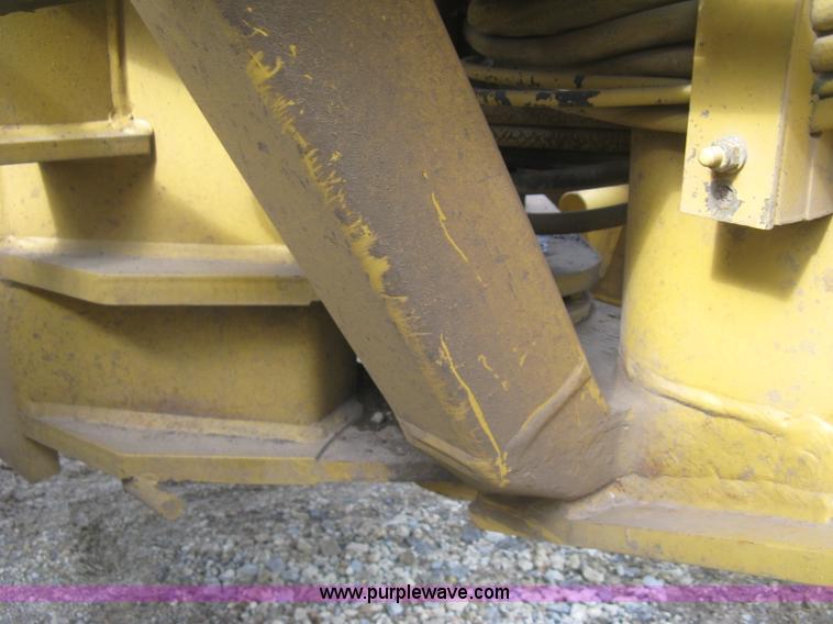 image for item J2824 1989 Caterpillar 120G motor grader