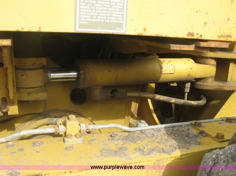 image for item J2824 1989 Caterpillar 120G motor grader