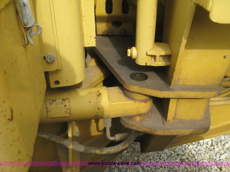 image for item J2824 1989 Caterpillar 120G motor grader