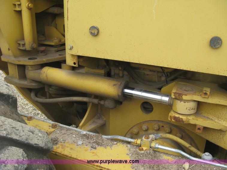 image for item J2824 1989 Caterpillar 120G motor grader