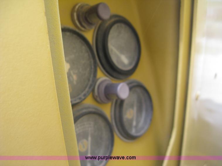 image for item J2824 1989 Caterpillar 120G motor grader