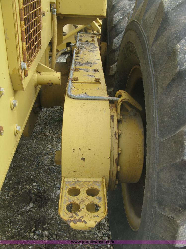 image for item J2824 1989 Caterpillar 120G motor grader