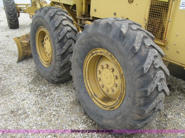 image for item J2824 1989 Caterpillar 120G motor grader