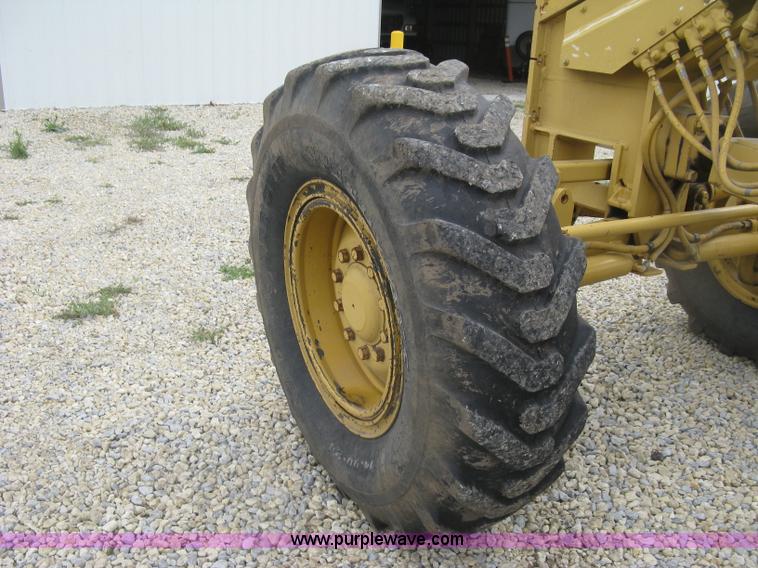 image for item J2824 1989 Caterpillar 120G motor grader
