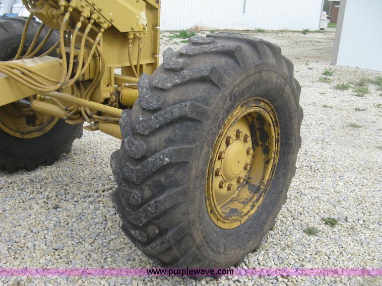 image for item J2824 1989 Caterpillar 120G motor grader