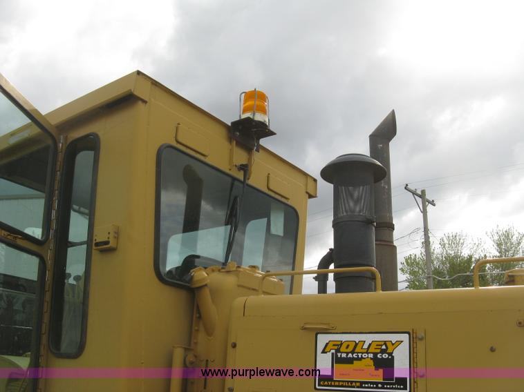 image for item J2824 1989 Caterpillar 120G motor grader