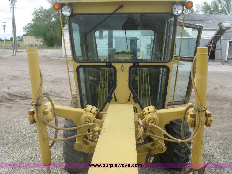 image for item J2824 1989 Caterpillar 120G motor grader