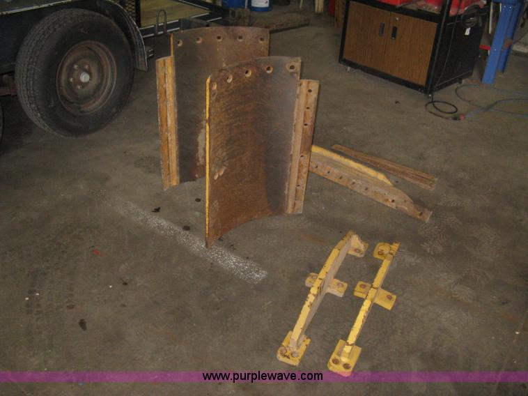 image for item J2824 1989 Caterpillar 120G motor grader