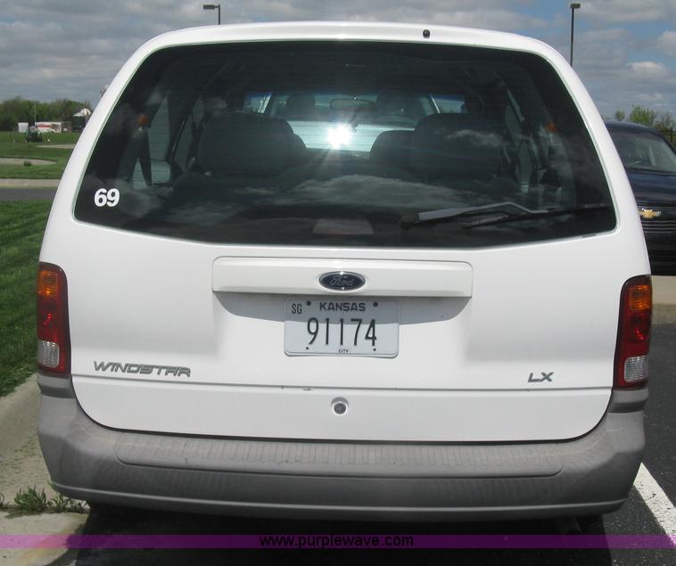 image for item J2827 2001 Ford Windstar LX van