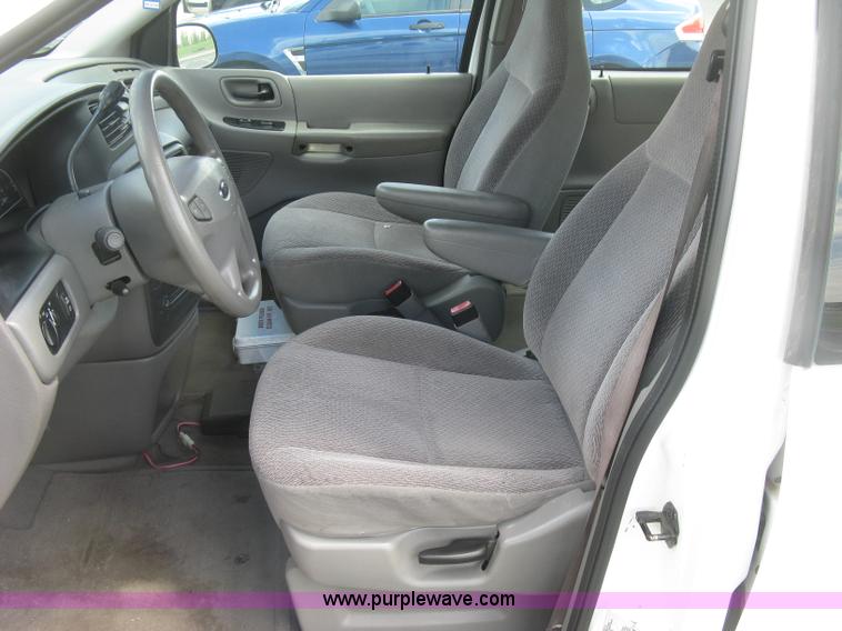 image for item J2827 2001 Ford Windstar LX van