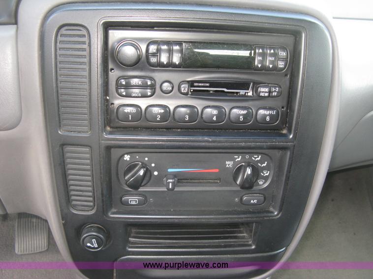 image for item J2827 2001 Ford Windstar LX van