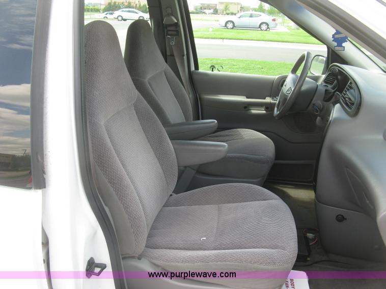 image for item J2827 2001 Ford Windstar LX van