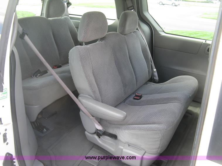 image for item J2827 2001 Ford Windstar LX van