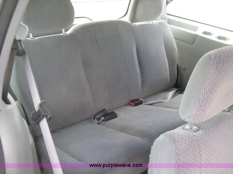 image for item J2827 2001 Ford Windstar LX van