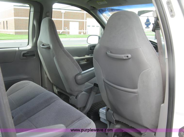 image for item J2827 2001 Ford Windstar LX van
