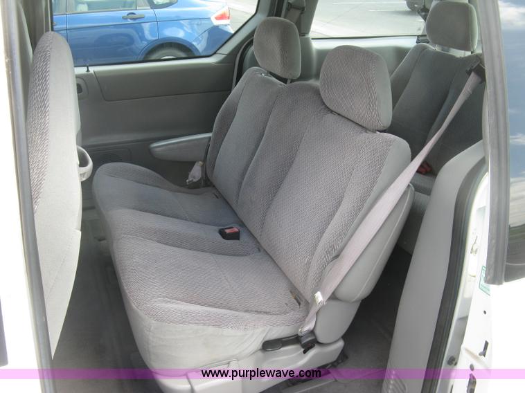 image for item J2827 2001 Ford Windstar LX van