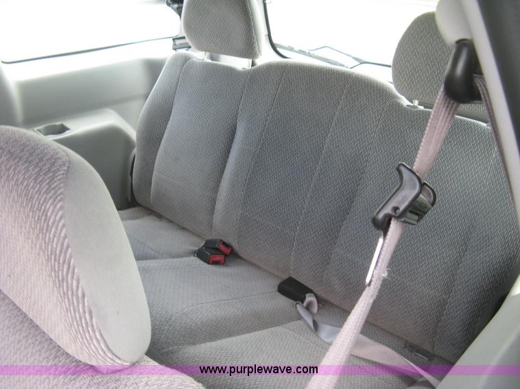 image for item J2827 2001 Ford Windstar LX van