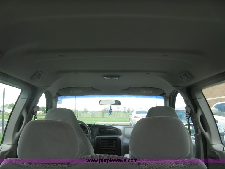 image for item J2827 2001 Ford Windstar LX van