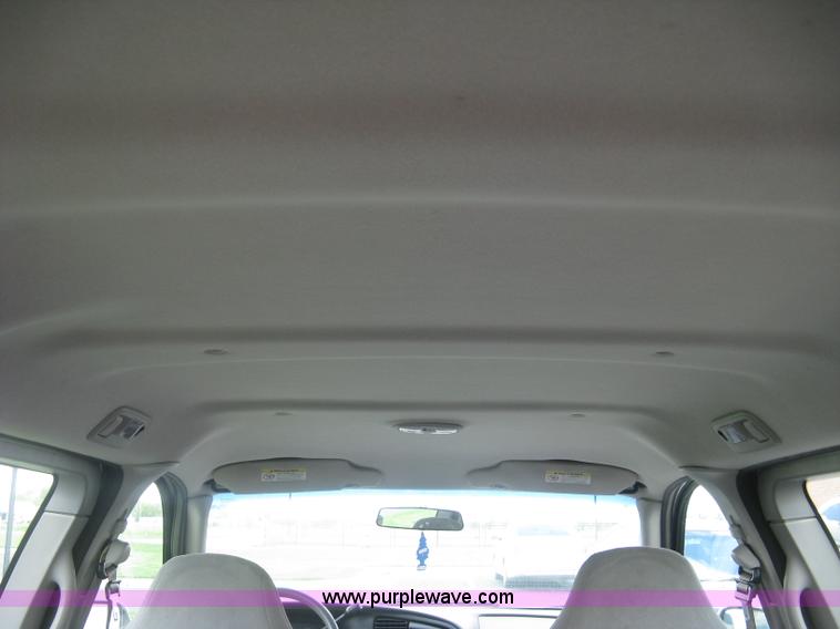 image for item J2827 2001 Ford Windstar LX van