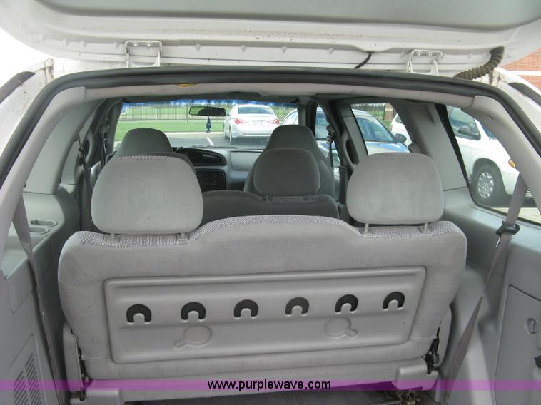 image for item J2827 2001 Ford Windstar LX van