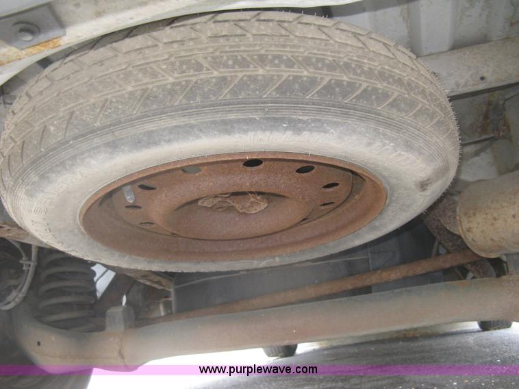 image for item J2827 2001 Ford Windstar LX van