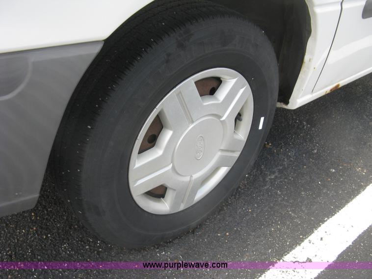 image for item J2827 2001 Ford Windstar LX van