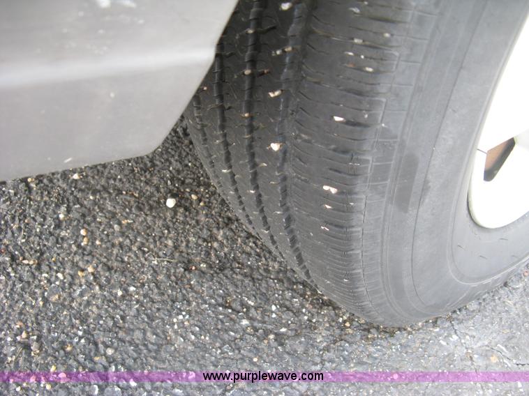 image for item J2827 2001 Ford Windstar LX van