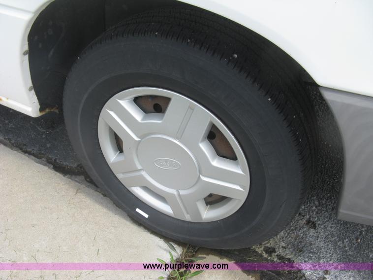 image for item J2827 2001 Ford Windstar LX van