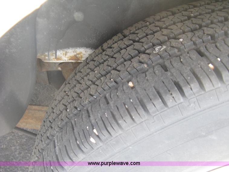 image for item J2827 2001 Ford Windstar LX van