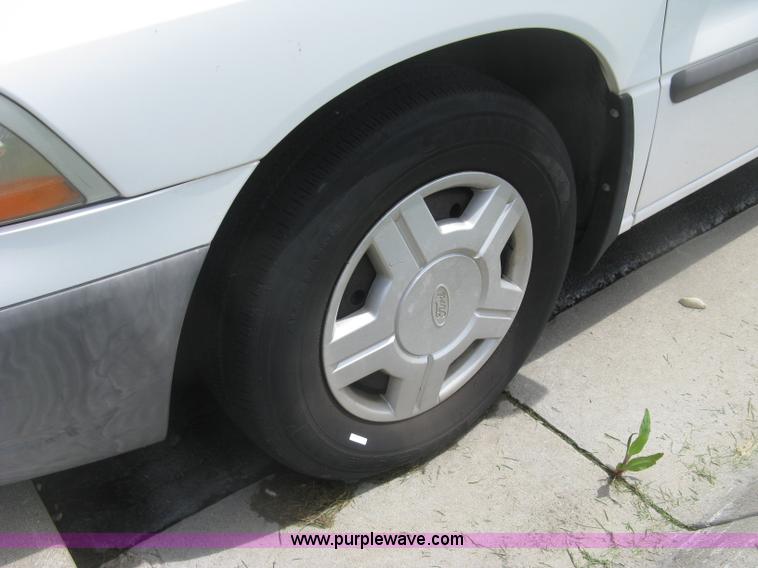 image for item J2827 2001 Ford Windstar LX van