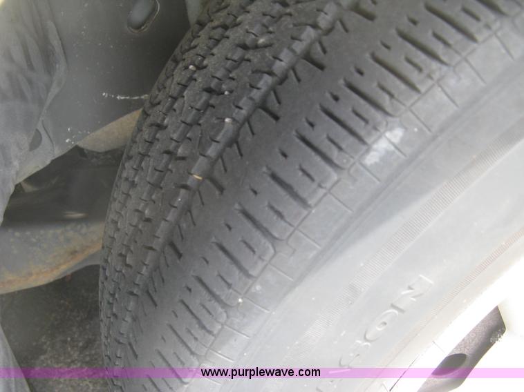 image for item J2827 2001 Ford Windstar LX van