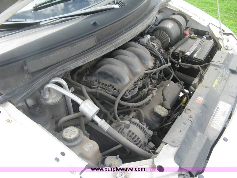 image for item J2827 2001 Ford Windstar LX van