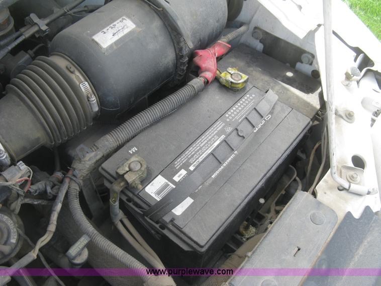 image for item J2827 2001 Ford Windstar LX van