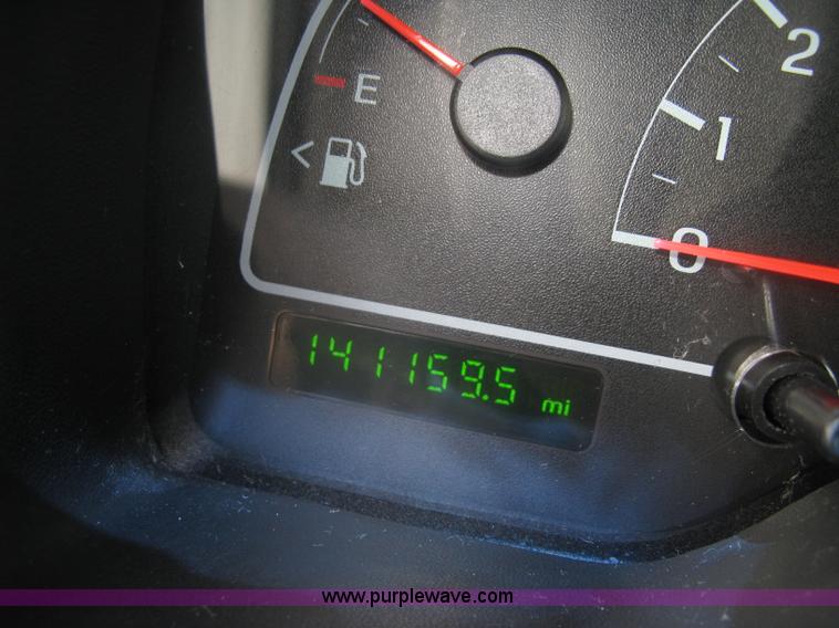 image for item J2827 2001 Ford Windstar LX van