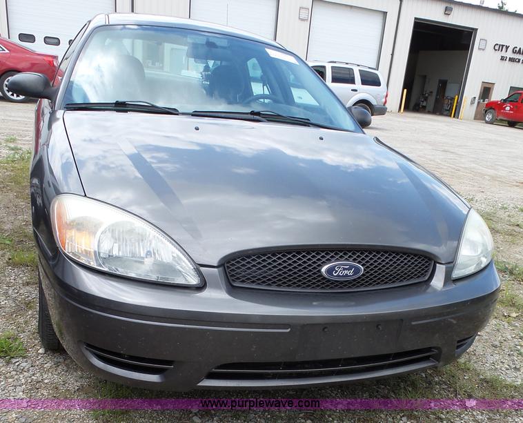 image for item J4105 2005 Ford Taurus SE