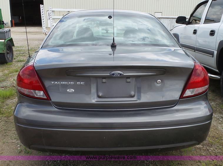 image for item J4105 2005 Ford Taurus SE
