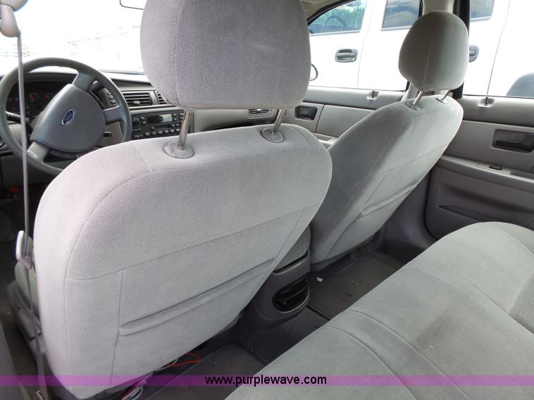 image for item J4105 2005 Ford Taurus SE