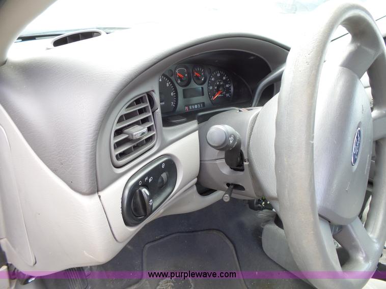 image for item J4105 2005 Ford Taurus SE