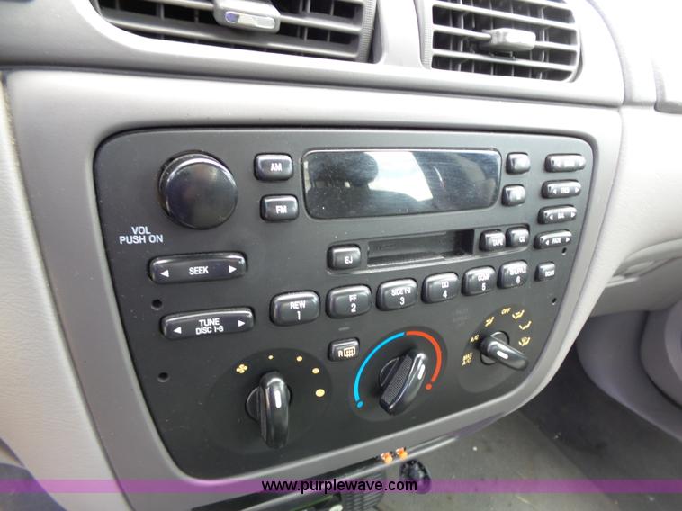 image for item J4105 2005 Ford Taurus SE