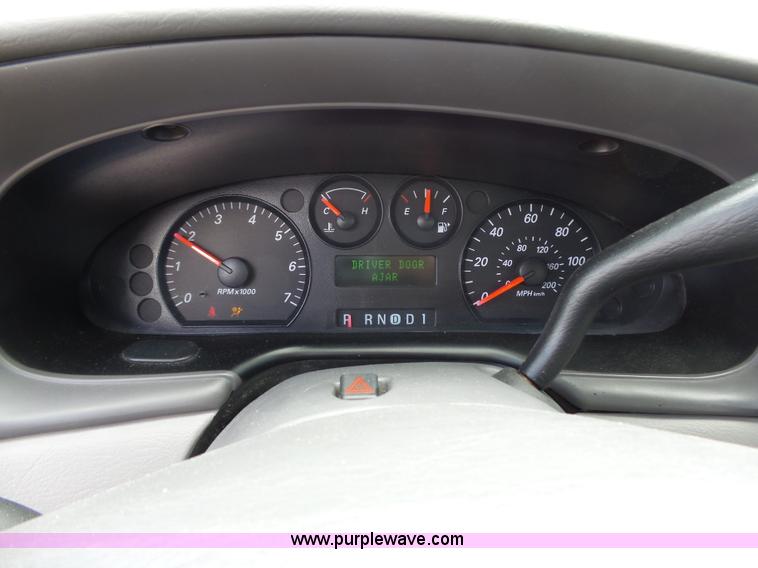 image for item J4105 2005 Ford Taurus SE