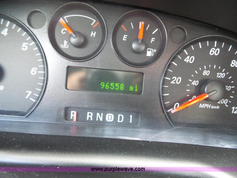 image for item J4105 2005 Ford Taurus SE