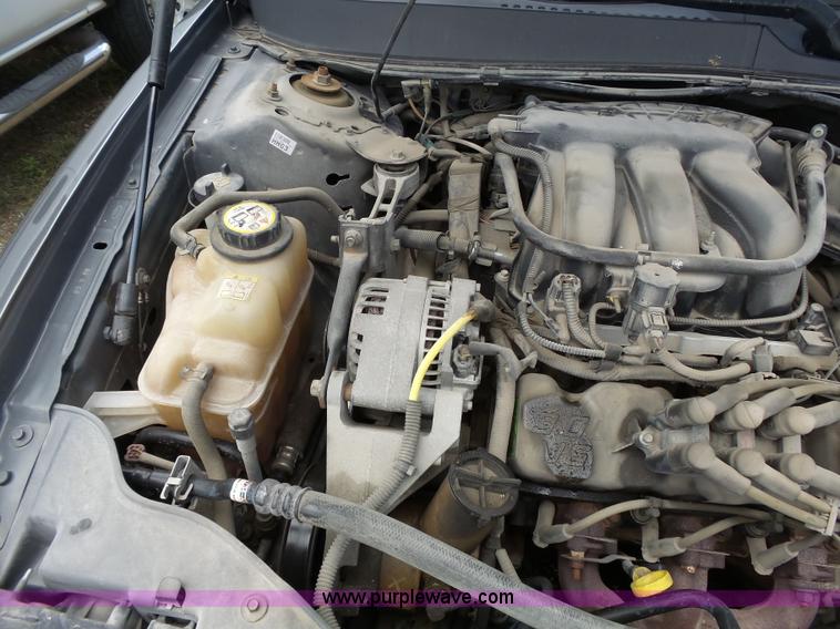 image for item J4105 2005 Ford Taurus SE